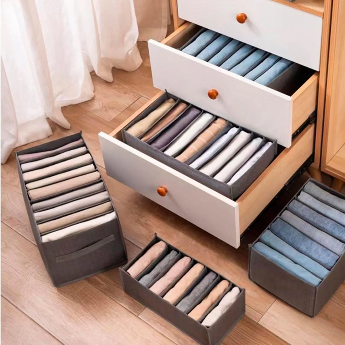 Organizador de Roupas com 7 Divisórias – Organização Inteligente para o Seu Dia a Dia!